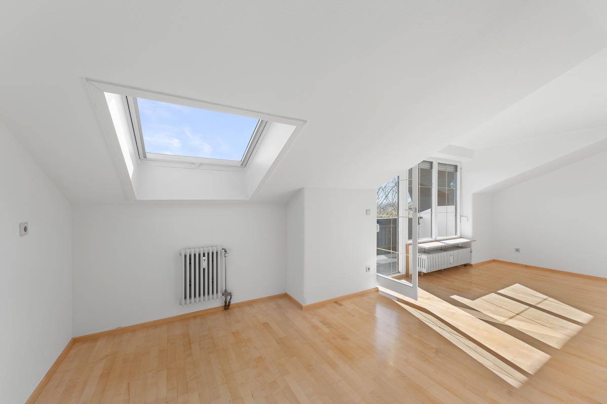 Leerer Innenraum vor dem Digital Homestaging